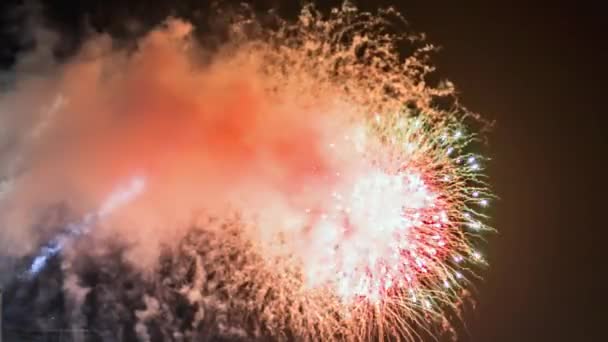 Fireworks uygulamasında gece gökyüzü ve duman — Stok video
