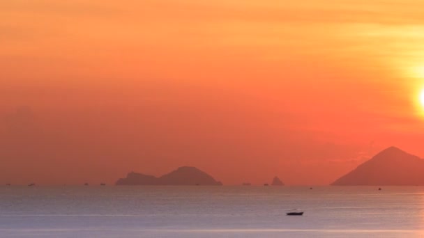 Sunrise over the sea. Timelapse. — Stock Video