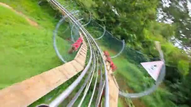 Βόλτα με roller coaster κατηφόρα — Αρχείο Βίντεο