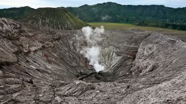 Panoramiczny widok z krater Bromo. — Wideo stockowe