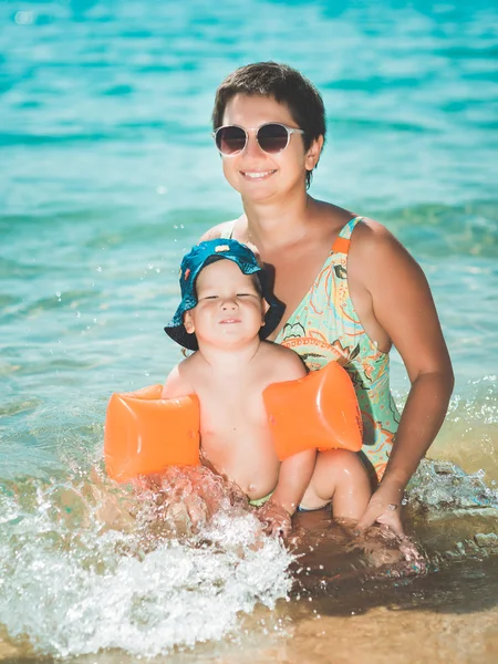 Baby and mother — Stock Photo, Image