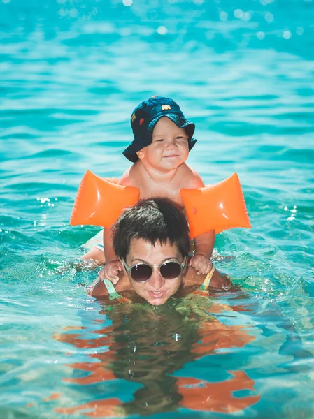 Bambino e madre — Foto Stock