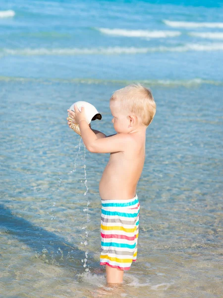 Bebé en un mar — Foto de Stock