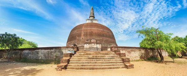 Rankoth Vehera. Polonnaruwa. Sri Lanka. Panorama — Foto de Stock