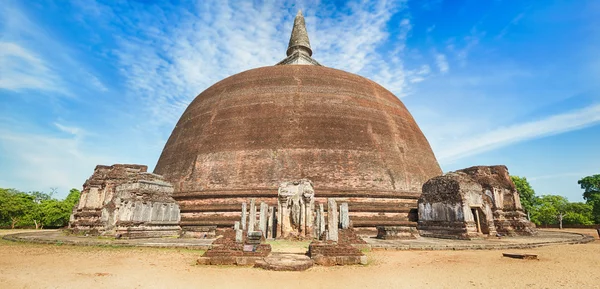 Rankoth Vehera. Polonnaruwa. Sri Lanka. Panorama — Stockfoto