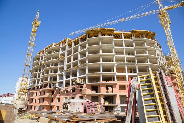 Construction avec grues Images De Stock Libres De Droits