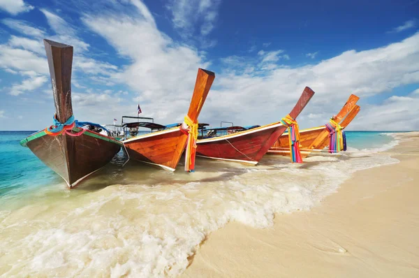 Barco Cauda Longa Praia Tropical Mar Andamão Thailan — Fotografia de Stock