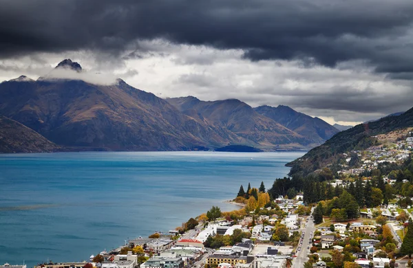 Cidade de Queenstown e lago Wakatipu, Nova Zelândia — Fotografia de Stock