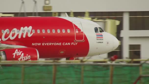 AirAsia Airbus 320 au sol — Video