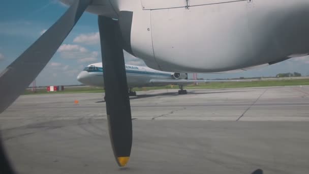 Spusťte motor turbovrtulová letadla — Stock video