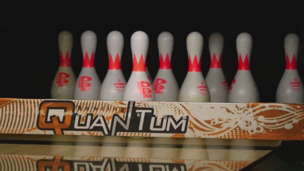 Bowling pins in the bowling club — Stock Video