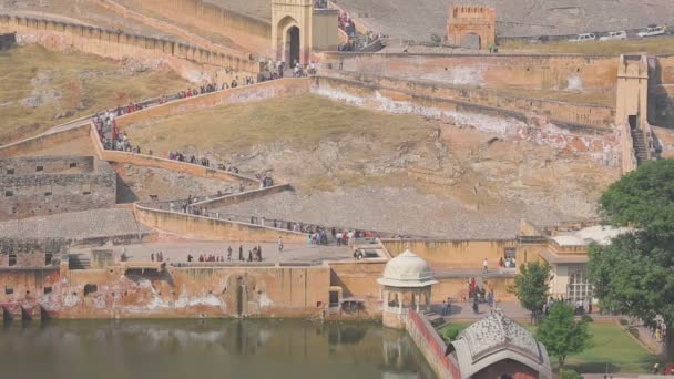 Turistas em Amber fort — Vídeo de Stock