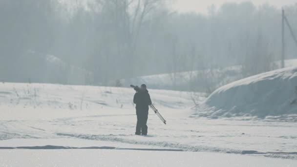 Fotógrafo de naturaleza, invierno — Vídeo de stock