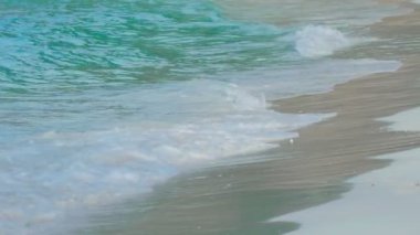 Turkuaz dalgalar, ağır çekim