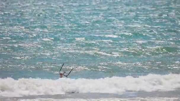 Kiteboarder surfing waves with kiteboard — Stock Video