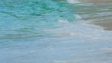 Turkuaz dalgalar, ağır çekim