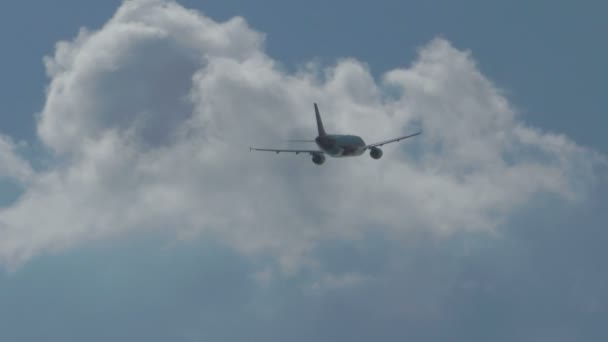 Airbus 320 вылет из аэропорта Пхукета — стоковое видео