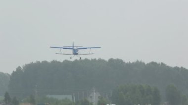 Açılış Antonov-2 çift kanatlı