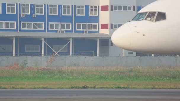 Boeing 757 Vim Havayolları yakın çekim — Stok video