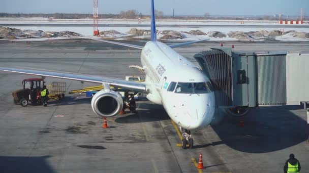 Aircraft Embraer 190 parked — Stock Video