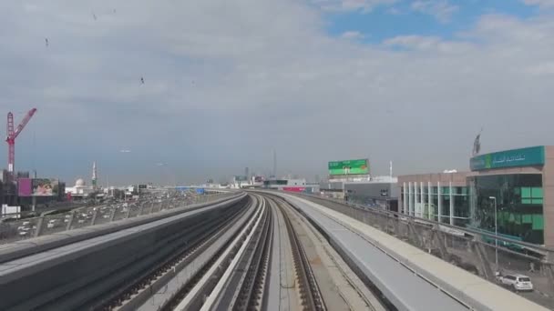 Blick aus dem Auto dubai u-Bahn — Stockvideo