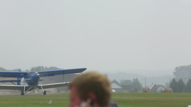 Antonov-2 biplane taking off — Stock Video