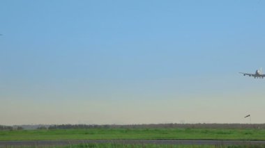 Boeing 747 yaklaşıyor