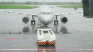 Uçak gidiş daha önce çekme