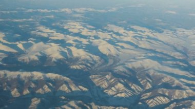 Dağların üzerinden uçarken