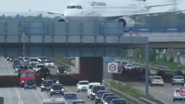 Avion sur Autobahn — Video