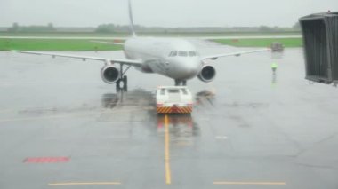 Uçak gidiş daha önce çekme