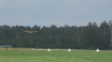 Aeroprakt A-22 hafif uçak iniş