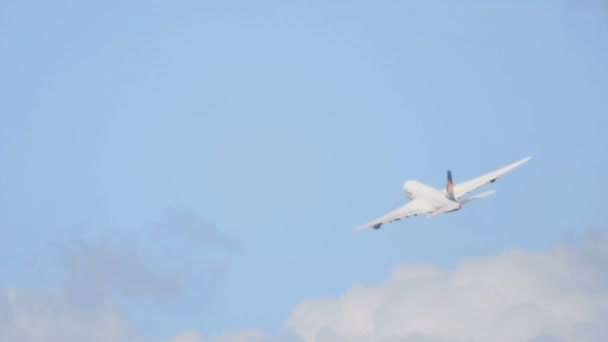 Airbus 380 lepas landas — Stok Video