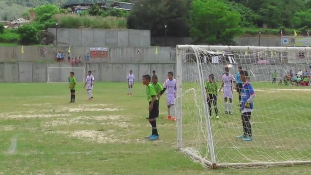 Soccer match on the childrens teams tournament — Stock Video