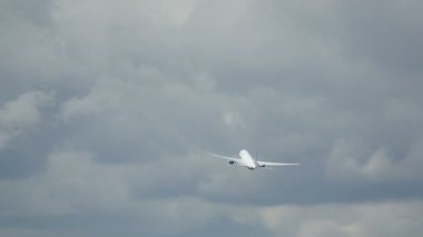 Boeing 777 kalkış ve tırmanış