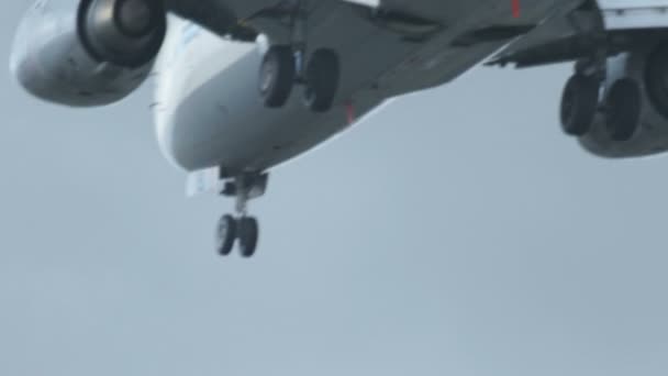 Airbus 320 zbliża się przed lądowaniem w Frankfurt — Wideo stockowe