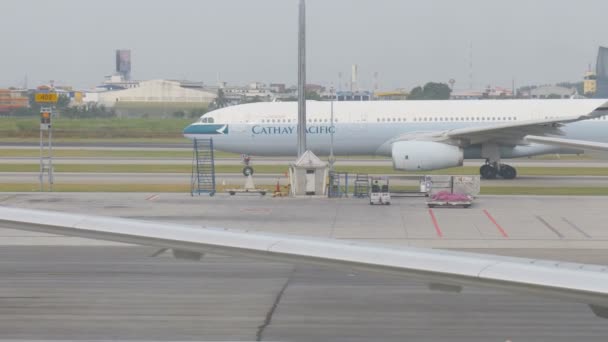 Suvarnabhumi Havaalanı'nda trafik — Stok video