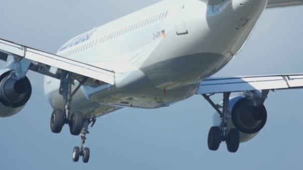 Airbus 320 en approche — Video