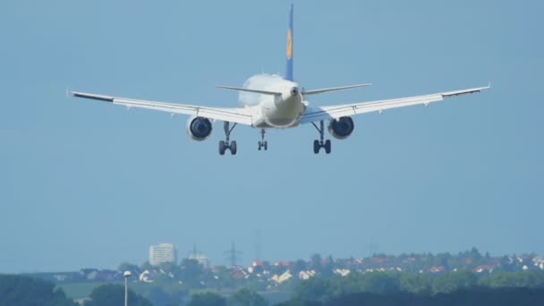 Airbus 320 naderen — Stockvideo