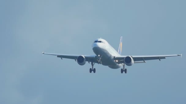 Airbus 320 im Anflug — Stockvideo
