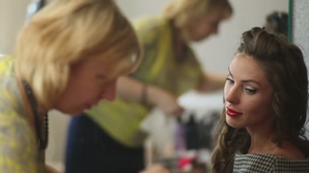 Maquillage pour la séance photo — Video