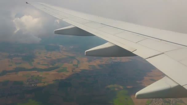 Vue aérienne depuis l'avion sur cumulus 