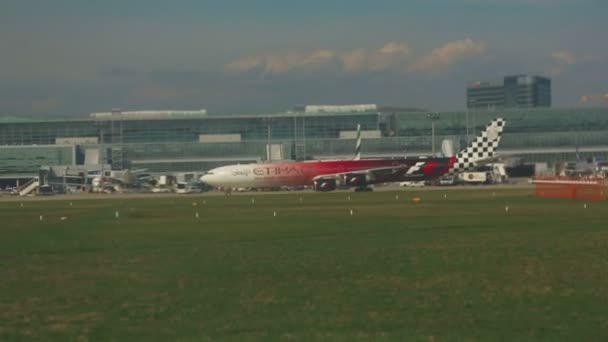 Frankfurt Aeropuerto delantal tráfico — Vídeo de stock