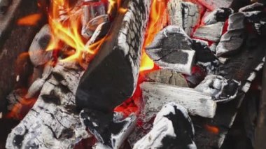 Alevler, ağır çekim fanning