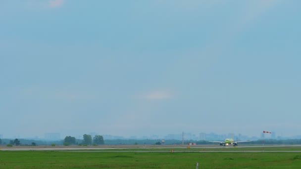 Uçak iniş sonra Airbus 320 fren — Stok video