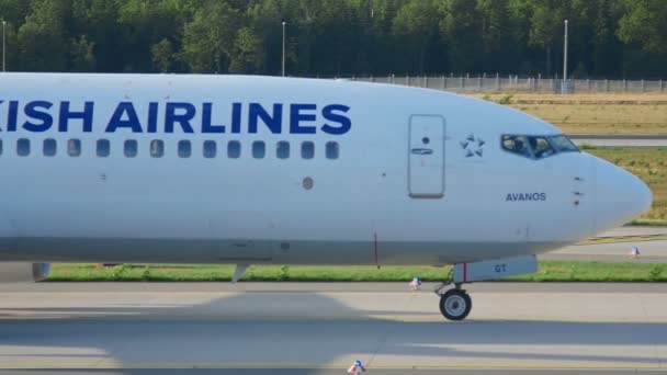 Turkish Airlines Boeing 737 kołowania — Wideo stockowe