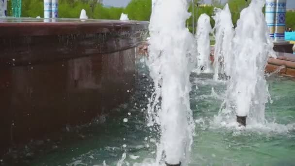 Jets d'une fontaine au ralenti — Video