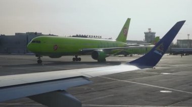 Boeing 767 S7 Taksilemek
