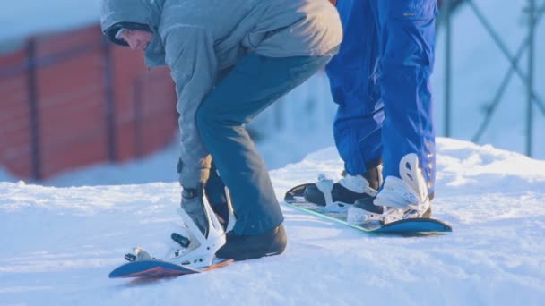 Snowboarding in the winter park — Stock Video
