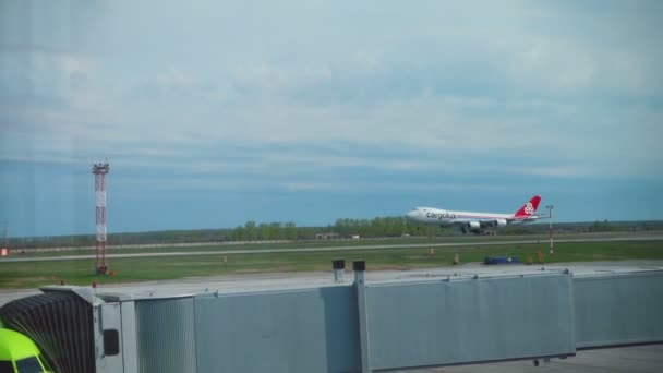 Cargolux Boeing 747 atterrissage — Video